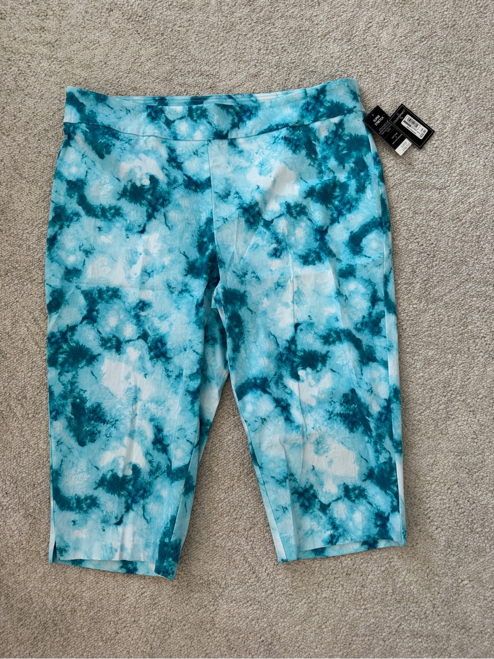 NWT! Counterparts Aqua and Teal Tie-Dye Capri Leggings Size 22W